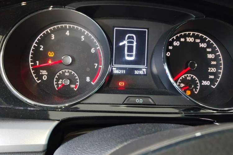 Used Volkswagen Lamando 2015 280TSI DSG Comfort Edition Odometer Close Up