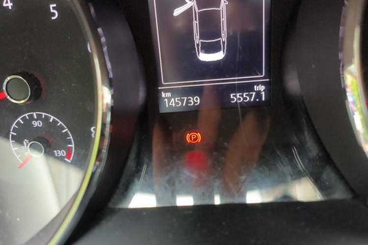 Used Volkswagen Lamando 2015 280TSI DSG Comfort Edition Odometer Close Up