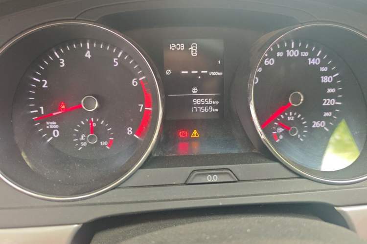 Used Volkswagen Lamando 2015 230TSI Manual Trend Edition Odometer Close Up