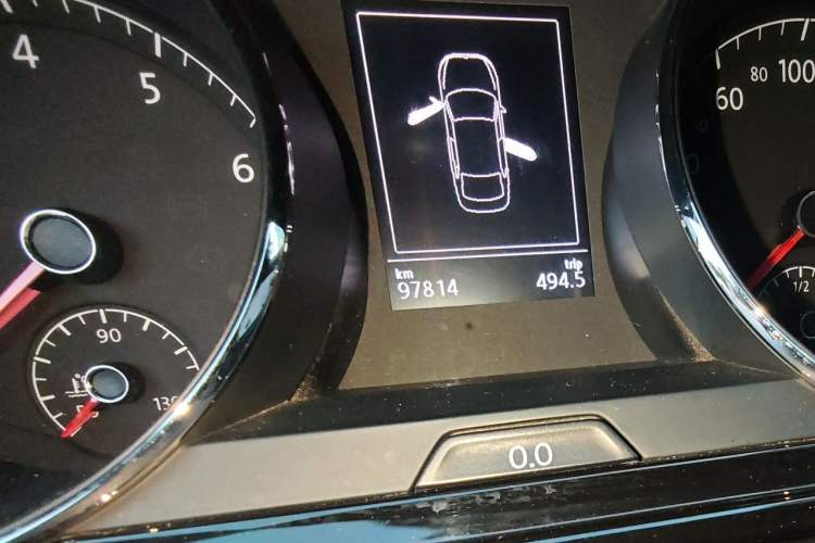 Used Volkswagen Lamando 2015 280TSI DSG Comfort Edition Odometer Close Up