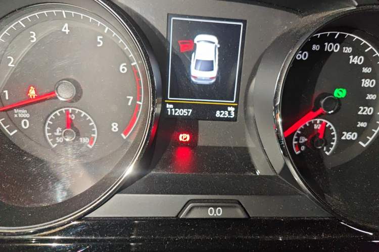 Used Volkswagen Lamando 2015 280TSI DSG Luxury Edition Odometer Close Up