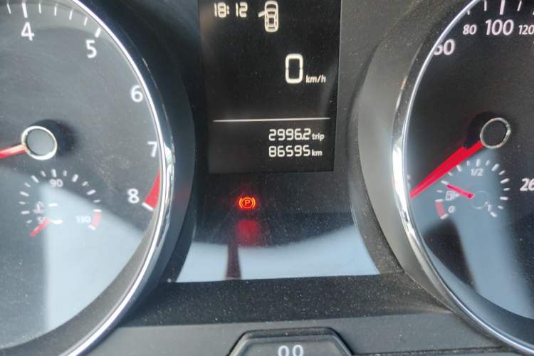 Used Volkswagen Lamando 2015 230TSI Manual Trend Edition Odometer Close Up