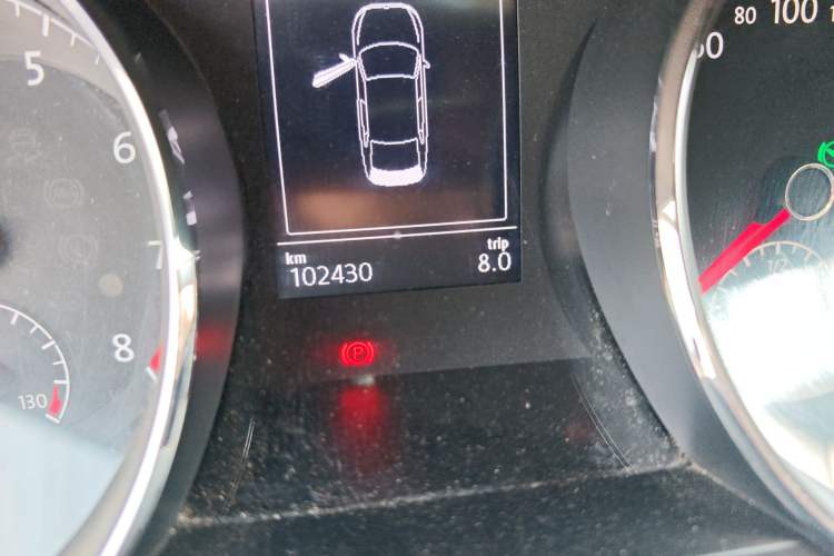 Used Volkswagen Lamando 2015 330TSI DSG Comfort Edition Odometer Close Up