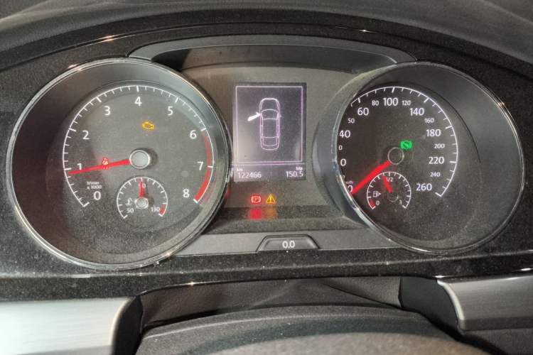 Used Volkswagen Lamando 2015 280TSI DSG Comfort Edition Odometer Close Up