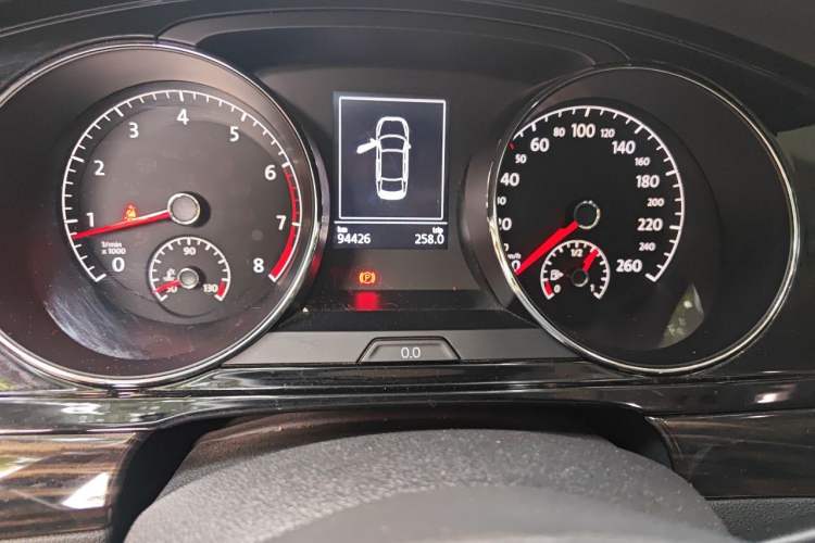 Used Volkswagen Lamando 2015 330TSI DSG Comfort Edition Odometer Close Up