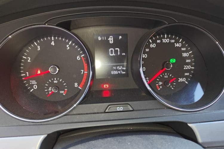 Used Volkswagen Lamando 2015 230TSI DSG Fashion Edition Odometer Close Up