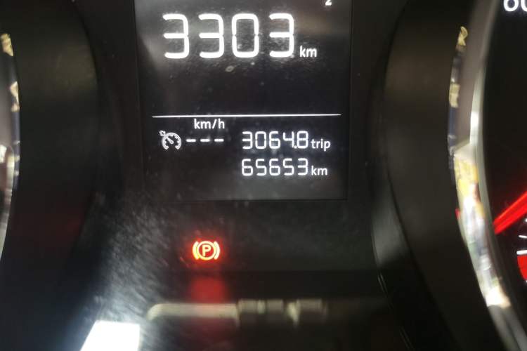 Used Volkswagen Lamando 2015 230TSI Manual Trend Edition Odometer Close Up