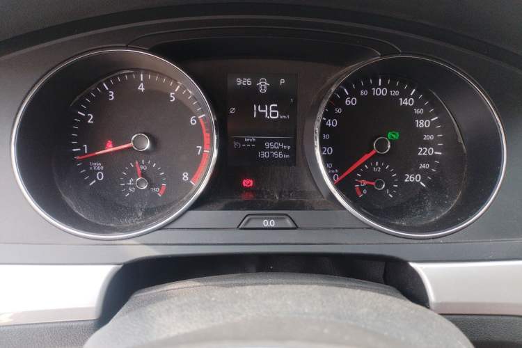 Used Volkswagen Lamando 2015 230TSI DSG Fashion Edition Odometer Close Up