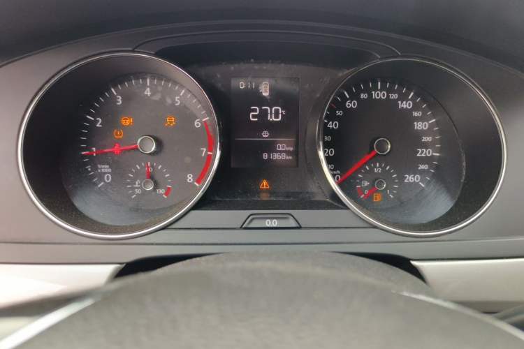 Used Volkswagen Lamando 2015 230TSI Manual Trend Edition Odometer Close Up