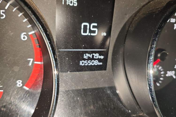 Used Volkswagen Lamando 2015 230TSI Manual Trend Edition Odometer Close Up