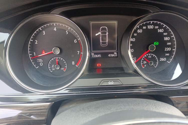 Used Volkswagen Lamando 2015 280TSI DSG Comfort Edition Odometer Close Up