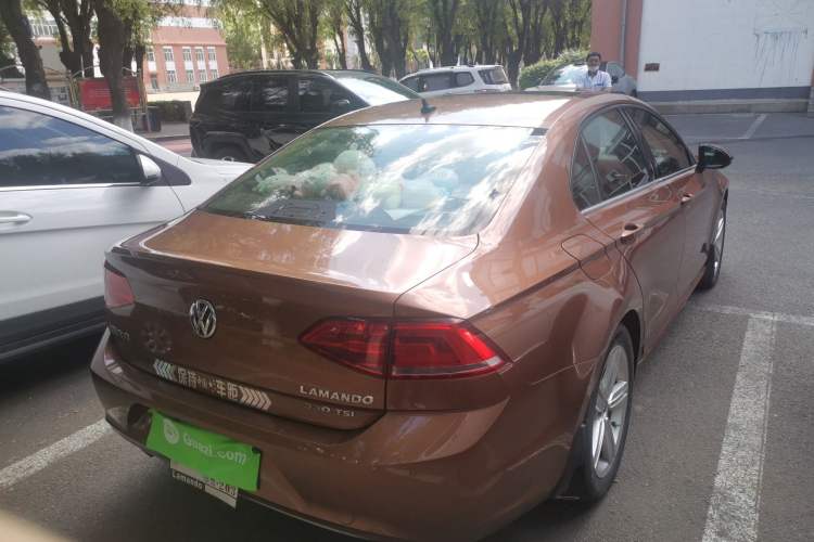 Used Volkswagen Lamando 2015 330TSI DSG Comfort Edition Rear Right 45 Deg