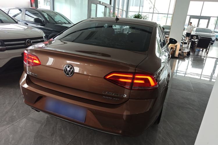 Used Volkswagen Lamando 2015 280TSI DSG Comfort Edition Rear Right 45 Deg