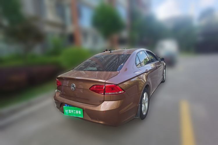 Used Volkswagen Lamando 2015 230TSI DSG Fashion Edition Rear Right 45 Deg