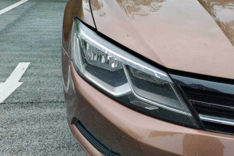 Used Volkswagen Lamando 2015 280TSI DSG Comfort Edition Right Front Headlight