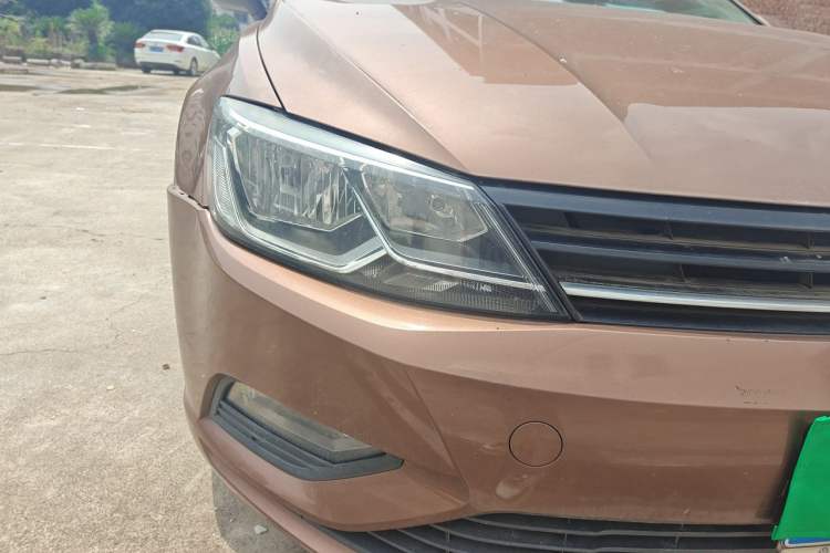 Used Volkswagen Lamando 2015 230TSI DSG Fashion Edition Right Front Headlight