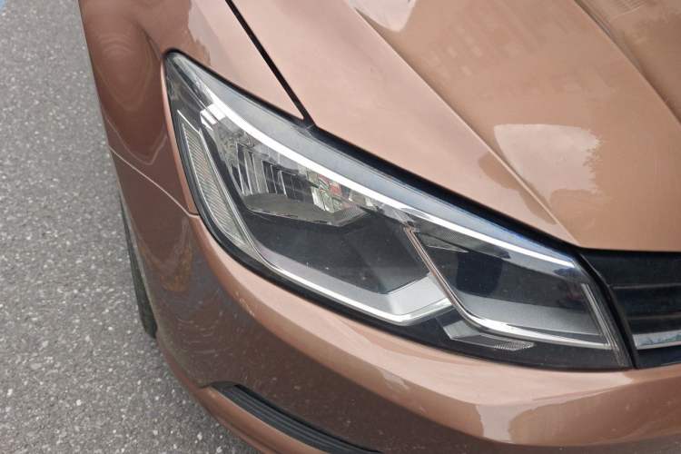Used Volkswagen Lamando 2015 280TSI DSG Comfort Edition Right Front Headlight