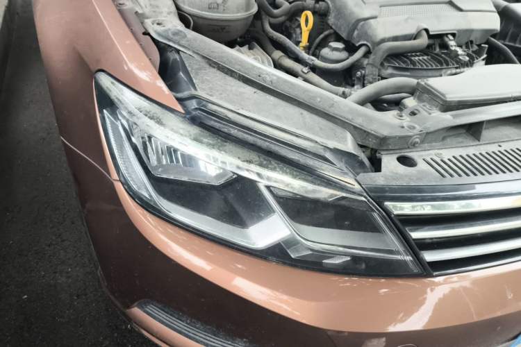 Used Volkswagen Lamando 2015 330TSI DSG Comfort Edition Right Front Headlight