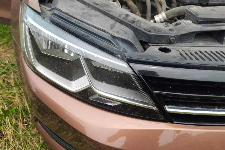 Used Volkswagen Lamando 2015 230TSI Manual Trend Edition Right Front Headlight