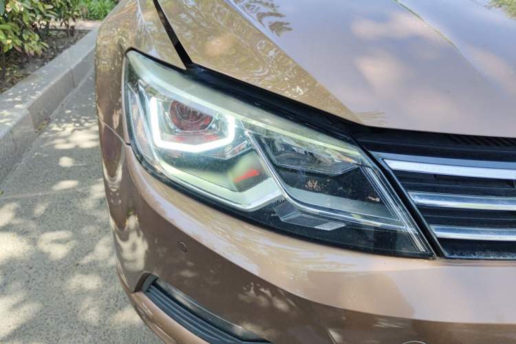 Used Volkswagen Lamando 2015 280TSI DSG Comfort Edition Right Front Headlight
