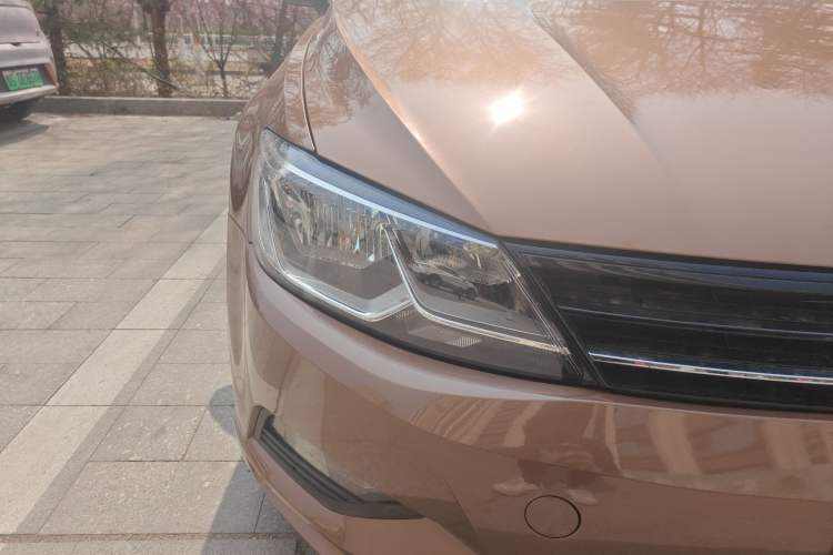 Used Volkswagen Lamando 2015 330TSI DSG Comfort Edition Right Front Headlight