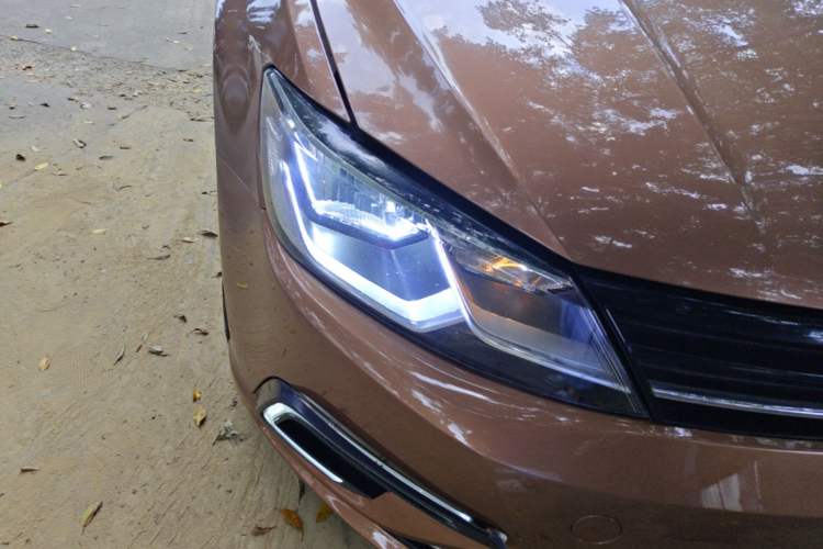 Used Volkswagen Lamando 2015 280TSI DSG Comfort Edition Right Front Headlight