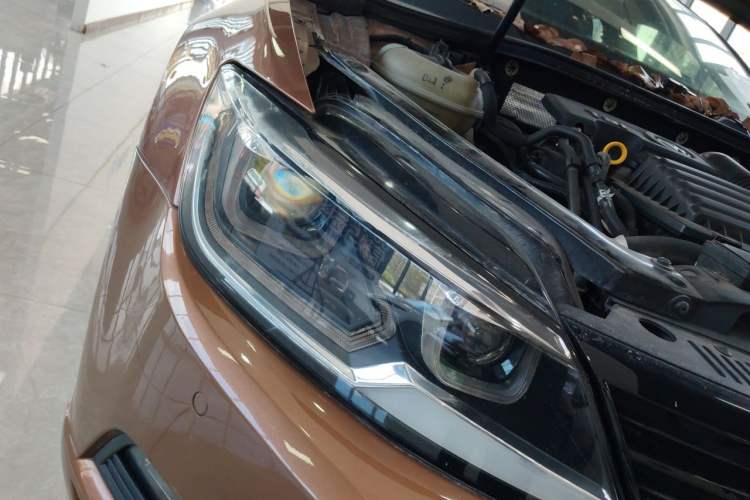 Used Volkswagen Lamando 2015 280TSI DSG Comfort Edition Right Front Headlight