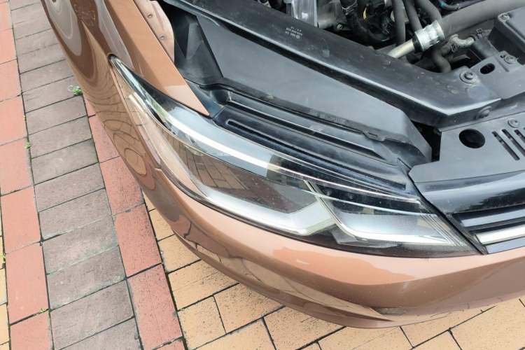 Used Volkswagen Lamando 2015 280TSI DSG Comfort Edition Right Front Headlight