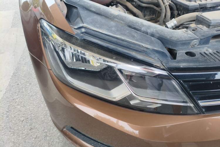 Used Volkswagen Lamando 2015 230TSI DSG Fashion Edition Right Front Headlight