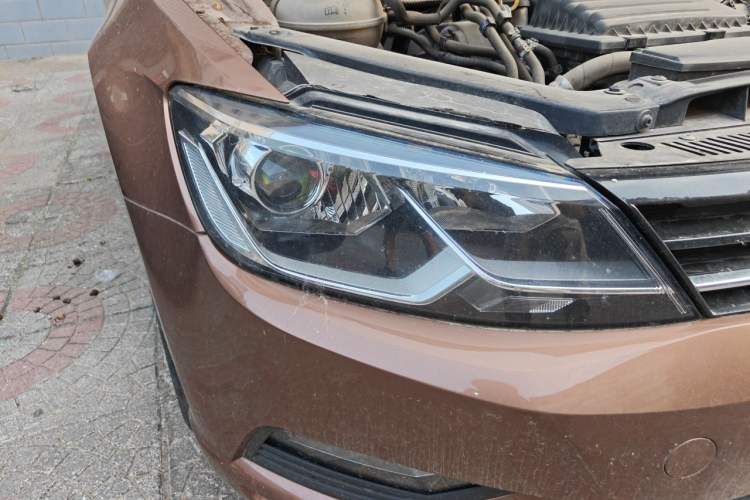 Used Volkswagen Lamando 2015 230TSI DSG Fashion Edition Right Front Headlight