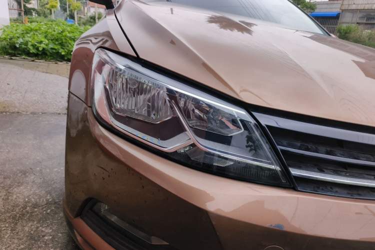 Used Volkswagen Lamando 2015 230TSI Manual Trend Edition Right Front Headlight