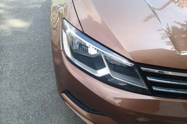 Used Volkswagen Lamando 2015 280TSI DSG Comfort Edition Right Front Headlight