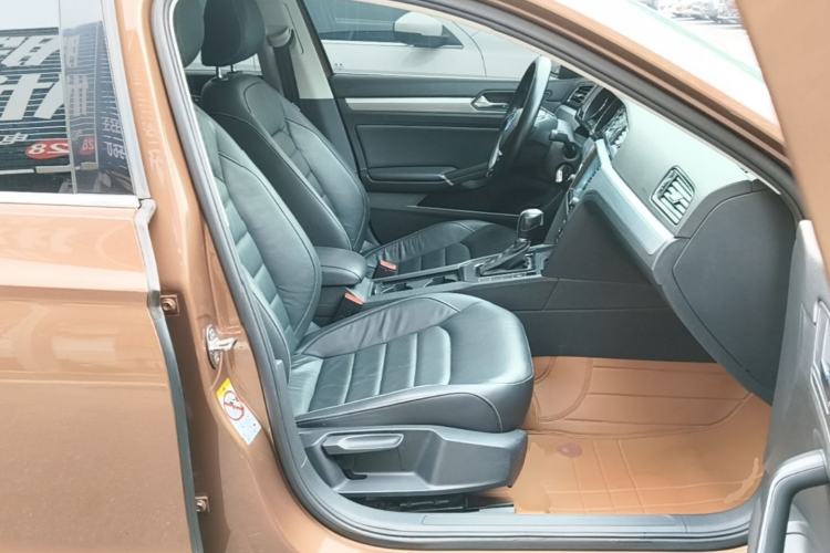 Used Volkswagen Lamando 2015 280TSI DSG Comfort Edition Right Front Seat