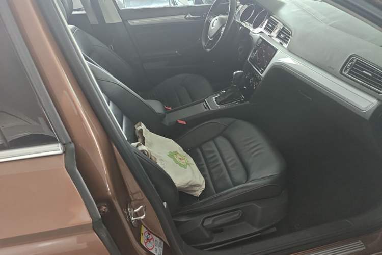 Used Volkswagen Lamando 2015 280TSI DSG Comfort Edition Right Front Seat