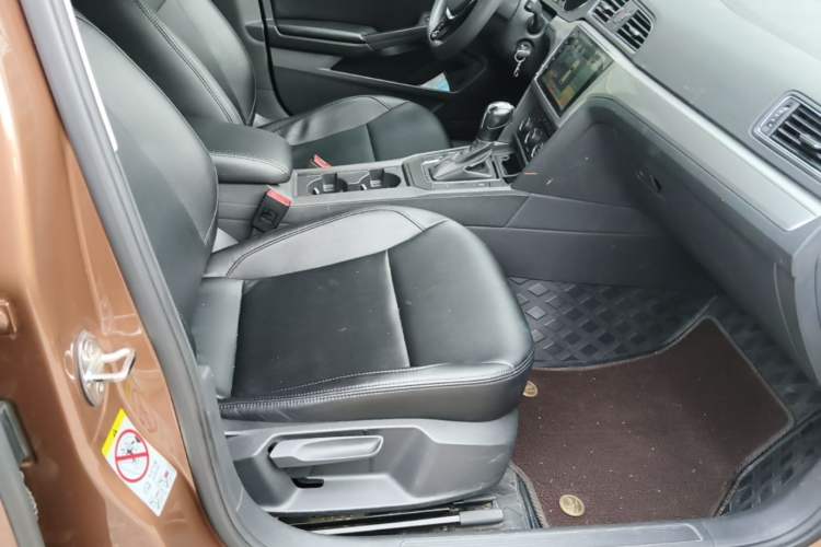 Used Volkswagen Lamando 2015 230TSI DSG Fashion Edition Right Front Seat