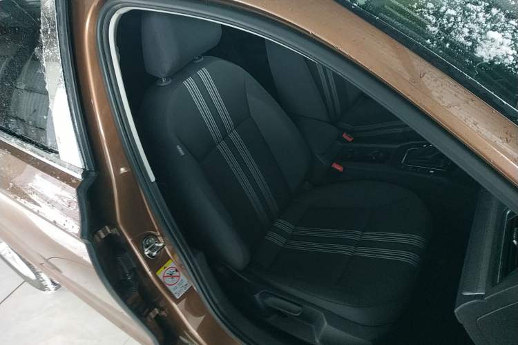 Used Volkswagen Lamando 2015 230TSI DSG Fashion Edition Right Front Seat