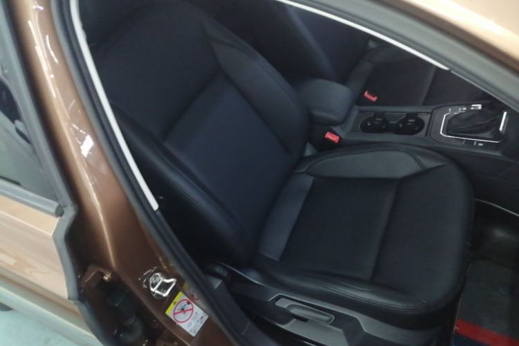 Used Volkswagen Lamando 2015 230TSI DSG Fashion Edition Right Front Seat