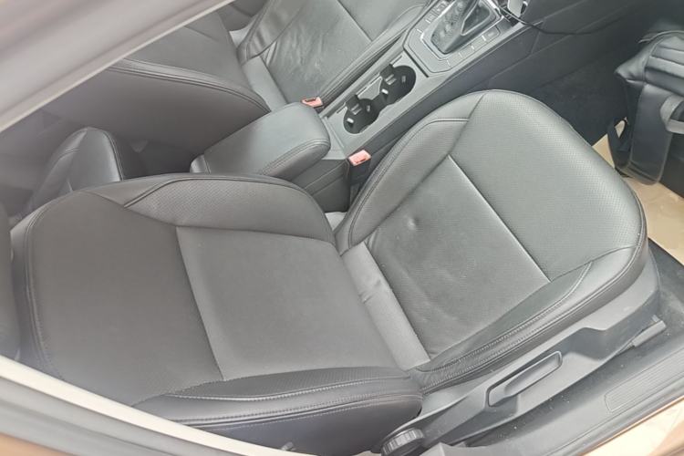 Used Volkswagen Lamando 2015 230TSI DSG Fashion Edition Right Front Seat