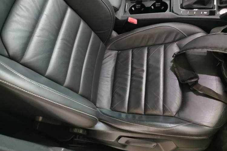 Used Volkswagen Lamando 2015 280TSI DSG Comfort Edition Right Front Seat