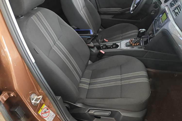 Used Volkswagen Lamando 2015 230TSI DSG Fashion Edition Right Front Seat