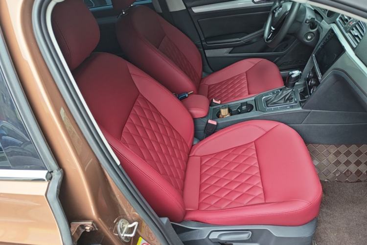 Used Volkswagen Lamando 2015 230TSI DSG Fashion Edition Right Front Seat