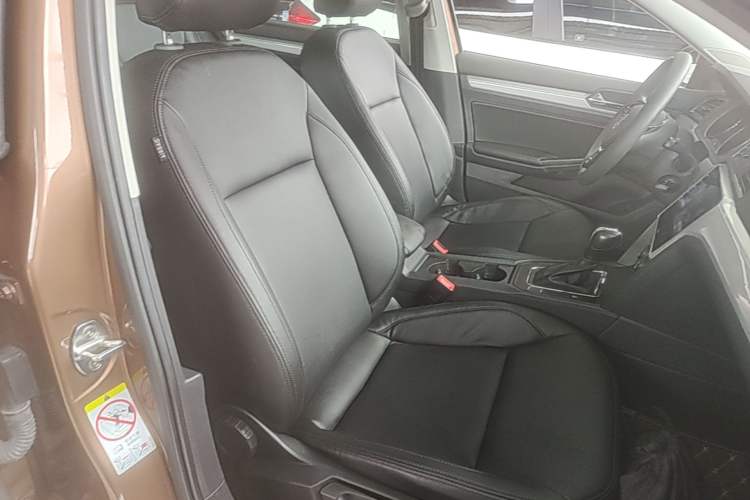 Used Volkswagen Lamando 2015 230TSI DSG Fashion Edition Right Front Seat