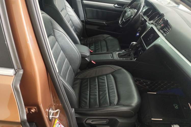 Used Volkswagen Lamando 2015 280TSI DSG Comfort Edition Right Front Seat