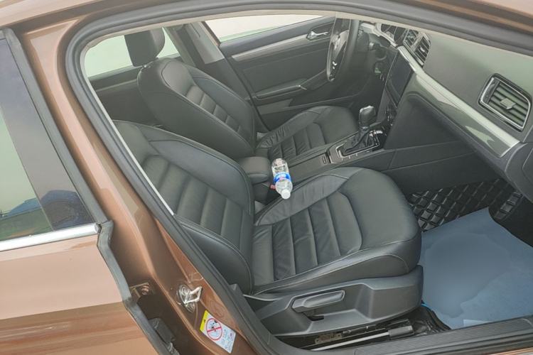 Used Volkswagen Lamando 2015 280TSI DSG Comfort Edition Right Front Seat