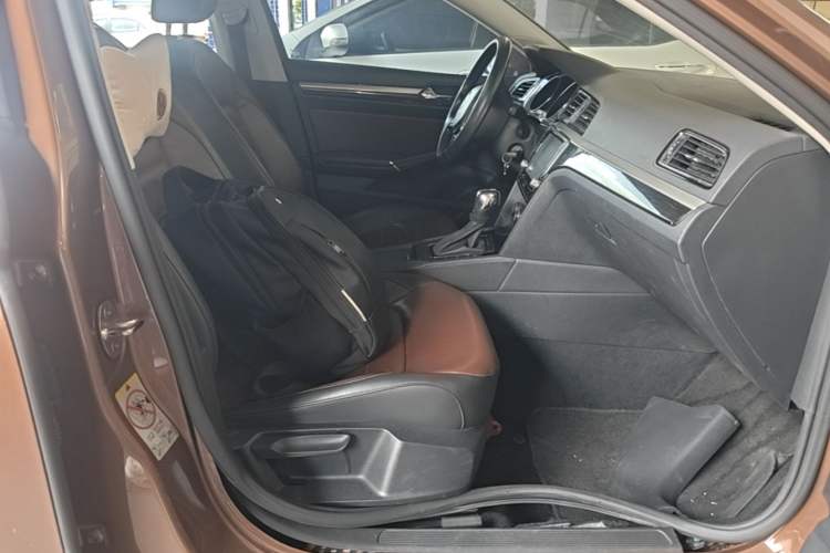 Used Volkswagen Lamando 2015 280TSI DSG Comfort Edition Right Front Seat