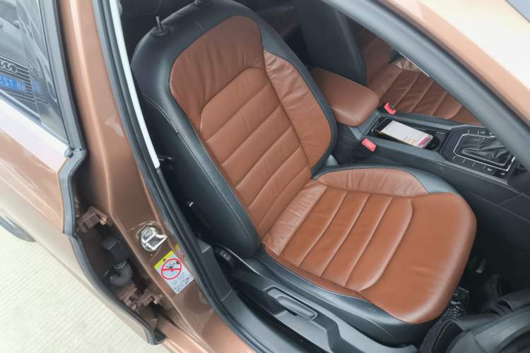 Used Volkswagen Lamando 2015 330TSI DSG Comfort Edition Right Front Seat