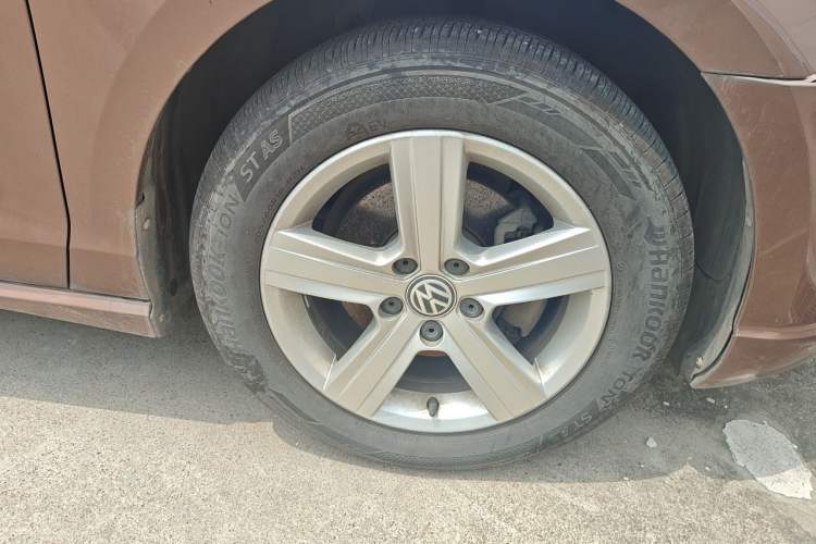 Used Volkswagen Lamando 2015 230TSI DSG Fashion Edition Right Front Wheel Hub