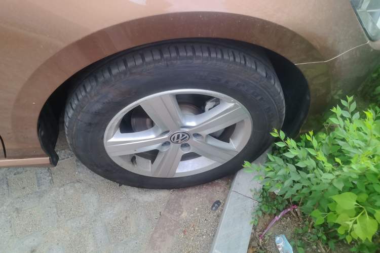 Used Volkswagen Lamando 2015 230TSI DSG Fashion Edition Right Front Wheel Hub