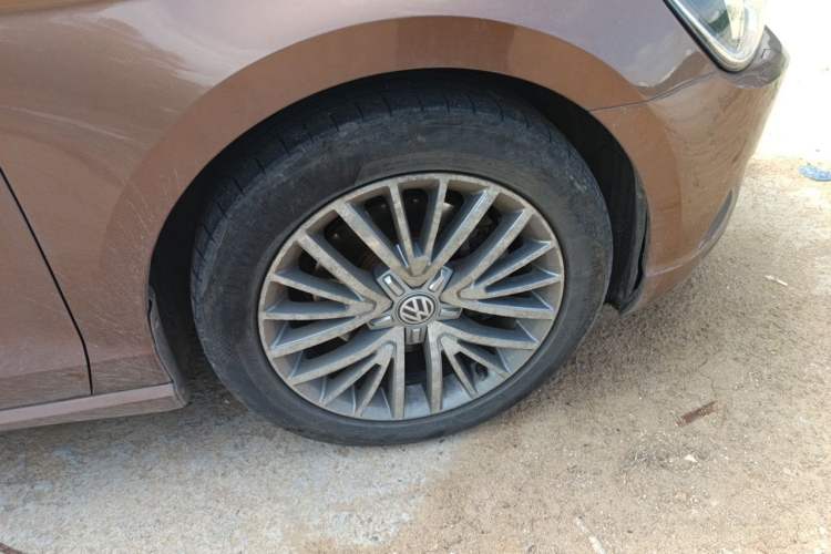 Used Volkswagen Lamando 2015 330TSI DSG Luxury Edition Right Front Wheel Hub