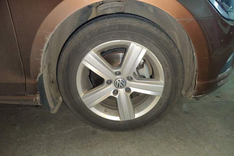 Used Volkswagen Lamando 2015 230TSI DSG Fashion Edition Right Front Wheel Hub